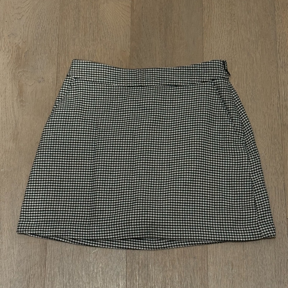 Abercrombie & Fitch Black and White Mini Skirt